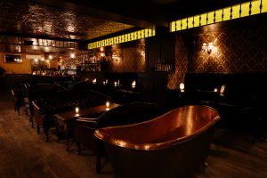 Intérieur du Bath Tub, Speakeasy, Bar caché - Blog que faire à chelsea ? Visiter new york avec new york off road et retrouver toutes nos adresses