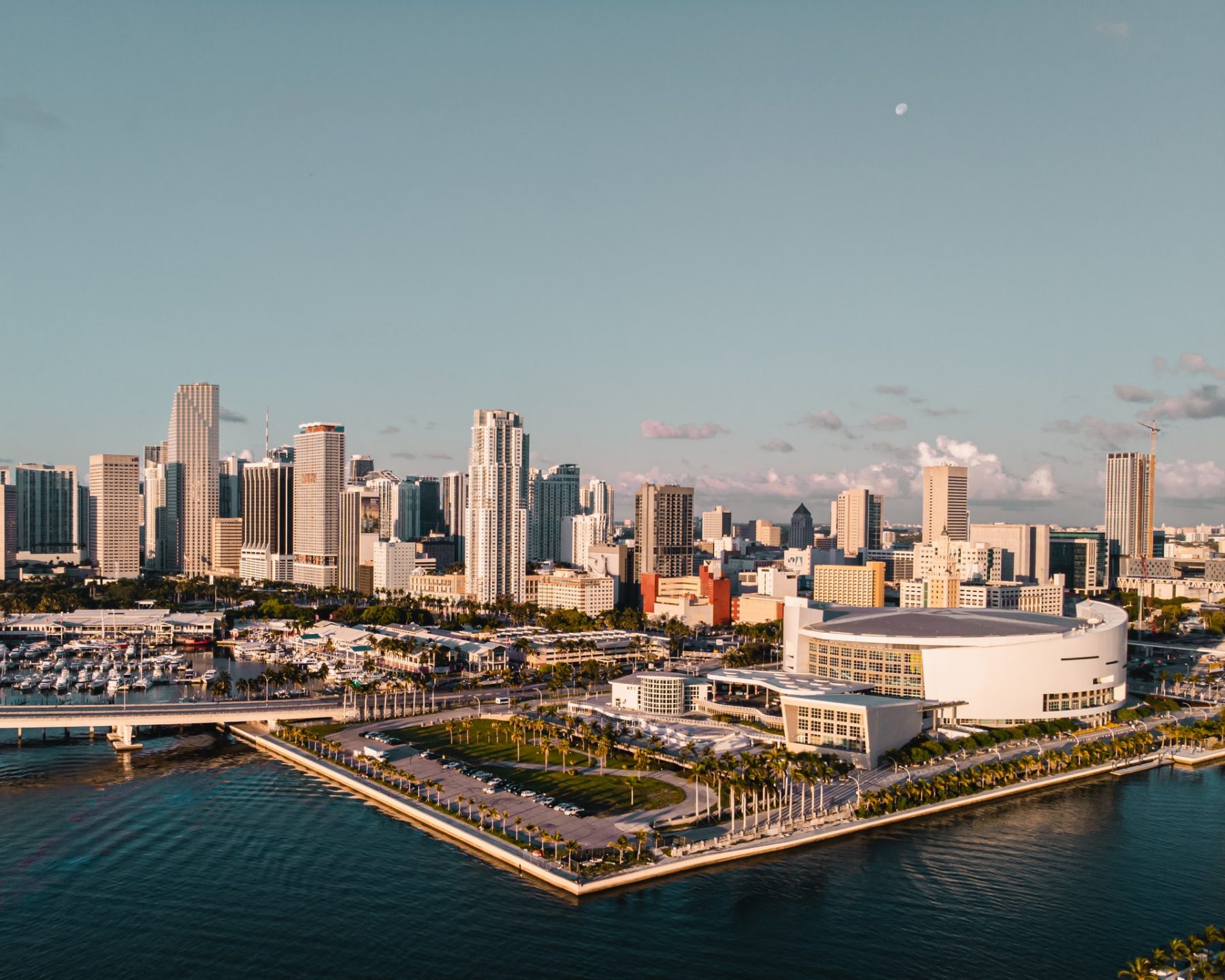quartiers a ne pas manquer a miami downtown et brickell que faire a downtown et brickell bayside rooftop american airline arena guide des quartiers de miami que faire a miami séjour a miami vacances en floride visiter miami en francais visites guidées de miami miami off road