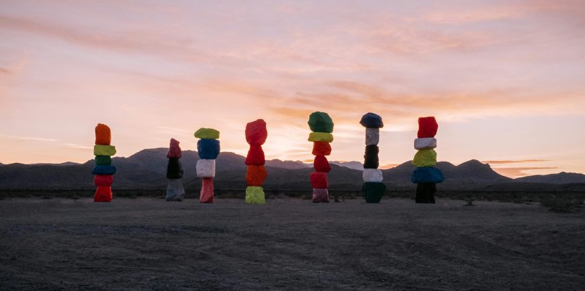 Découvrez que faire entre Los Angeles et Las Vegas : sites naturels, villes fantômes, et curiosités uniques pour un voyage inoubliable.