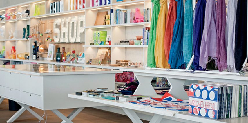 A la fin des vacances, on cherche tous à ramener un petit bout de soleil chez soi. Retrouvez notre sélection de cadeaux originaux, uniques, et ensoleillés pour offrir ou se faire plaisir !