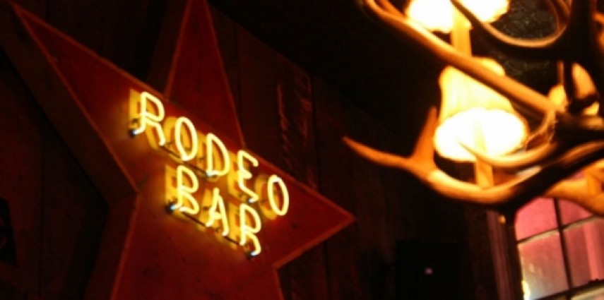 Rodeo bar: pour un verre avec des live concert tous les soirs.