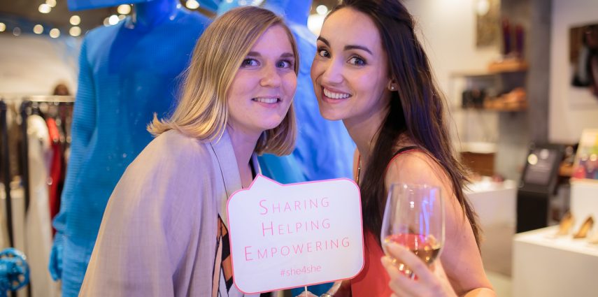 Installée à Soho depuis 2015, Valérie-Anne est avocate et fondatrice de She for S.H.E (Sharing Helping Empowering), une communauté de femmes francophones vivant à New York et qui se réunissent chaque mois pour discuter, partager et s'inspirer. 
