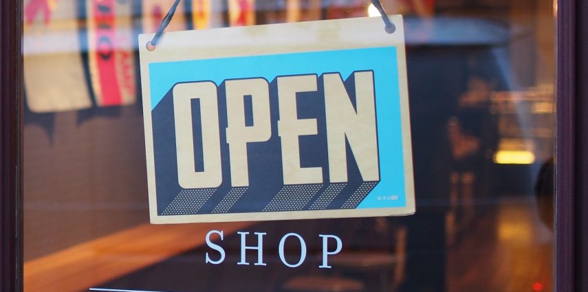 Un séjour à New York rime avec achat de souvenirs. Impossible d'y résister, on a tous envie d'avoir un petit morceau de New York chez soi. Profitez de notre sélection pour trouver des cadeaux originaux, à offrir et pour se faire plaisir !