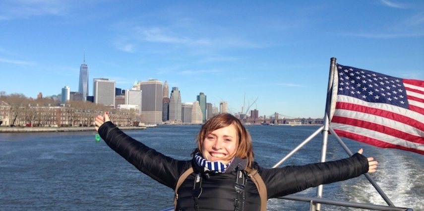 Arrivée à New York en 2014, Eloïse est urbaniste, spécialisée dans les villes en développement. Elle travaille comme consultante aux Nations Unies (UNCDF) et apporte son dynamisme et son expertise en urbanisme aux visites de New York Off Road. Elle vit à Stuyvesant Town dans East Village et nous livre sa version de la vie à New York.