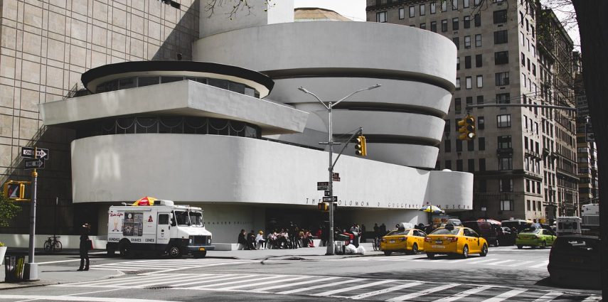 Un séjour à New York nécessite un budget conséquent. Pour alléger le coût de votre voyage, nous avons listé des astuces afin de vous faire profiter du meilleur de Big Apple à petit prix. À vous New York pas cher ! 