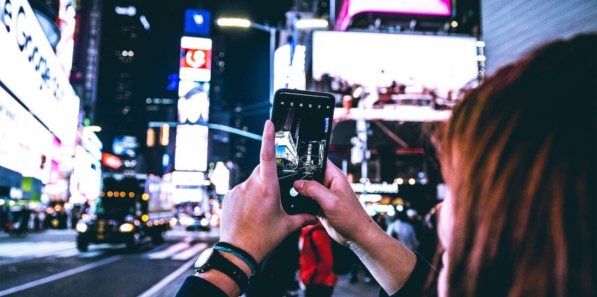 L'endroit le plus visité de New York mérite le détour ! Agité, lumineux, grandiose et loufoque, Times Square est surnommé le carrefour du monde et accueille des visiteurs du monde entier. Comment s'y retrouver dans ce quartier ? Nous vous donnons tous nos conseils pour visiter les alentours.